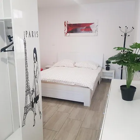 & Studio - Peter Pan Apartmán Komenda